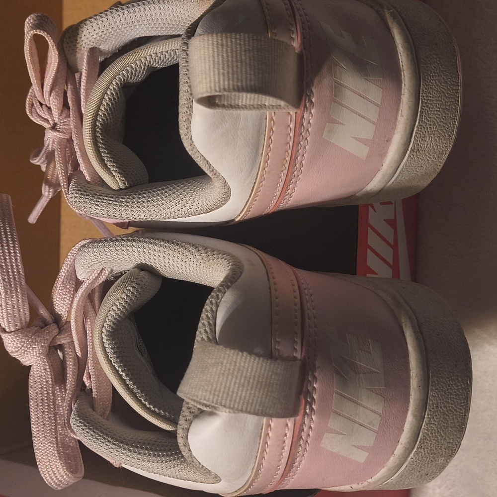 Nike Court Borough Pink Shoes Size 4y - Picture 4 of 6